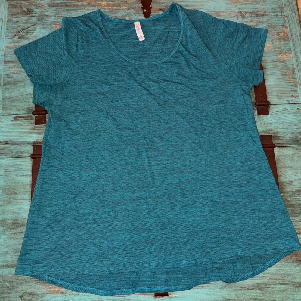 SOLD 4/19/2026 LuLaRoe Vibrant Teal Top. Excellent Like New Condition. Size 3XL